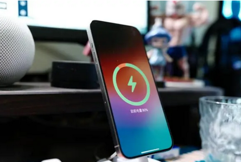 防城苹果15换屏服务分享用什么充电器给iPhone15充电更好 